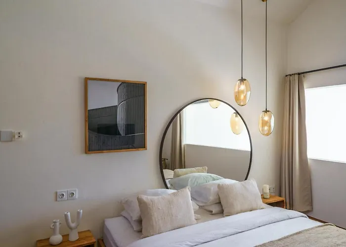 Tala - Stylish 1br Designer In Pererenan *