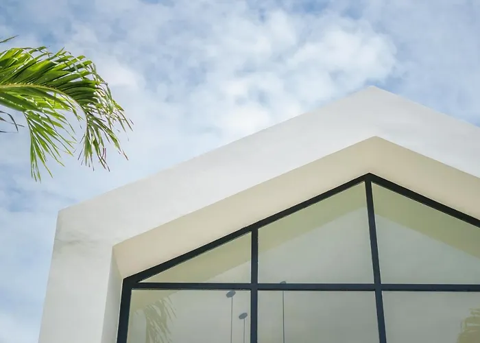 Tala - Stylish 1br Designer In Pererenan