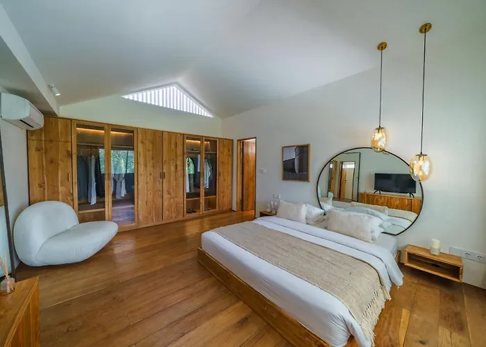 Tala - Stylish 1br Designer In Pererenan