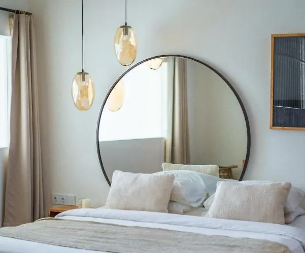 Tala - Stylish 1br Designer In Pererenan *